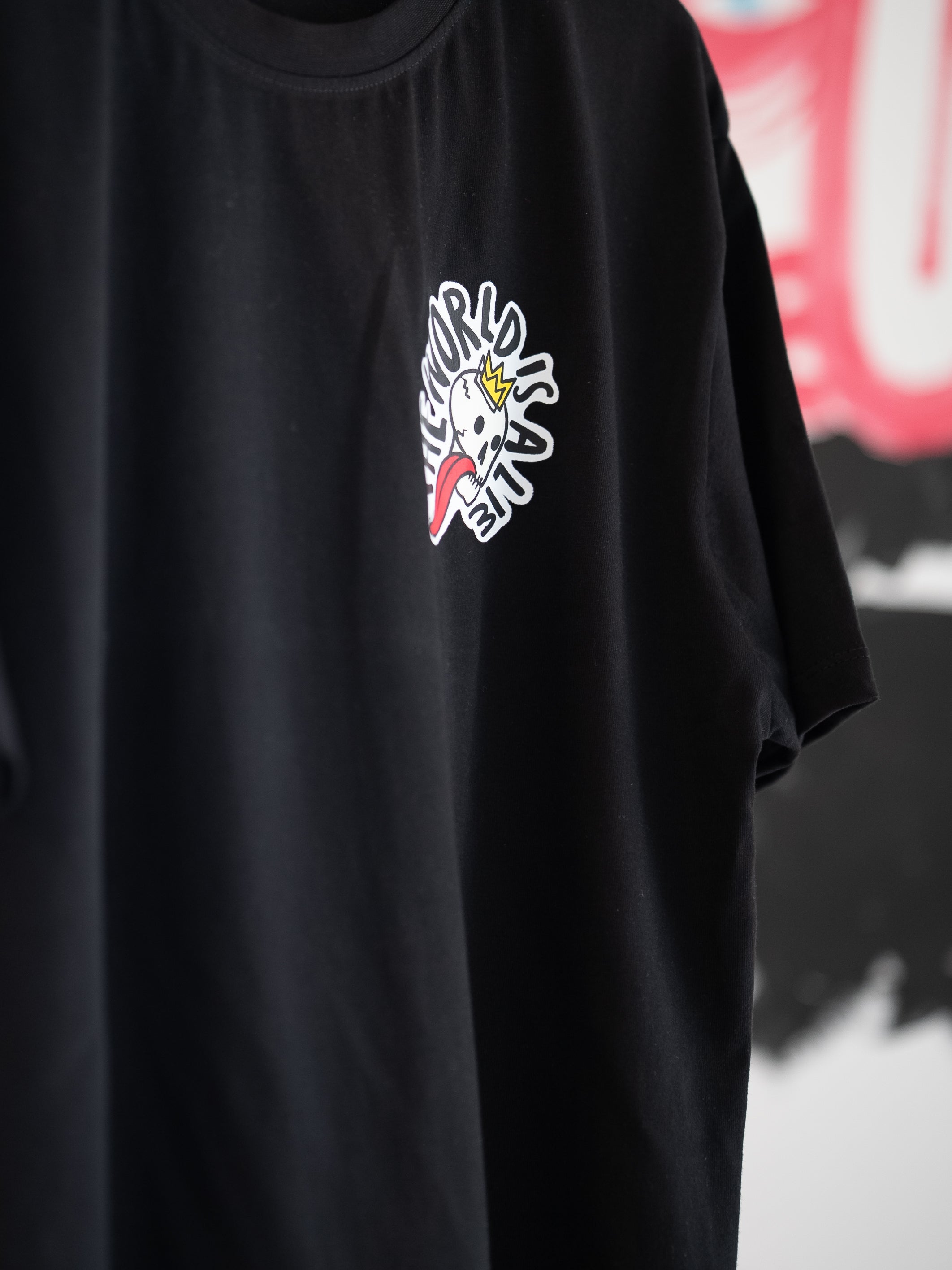 'The World is a Lie' round neck t-shirt