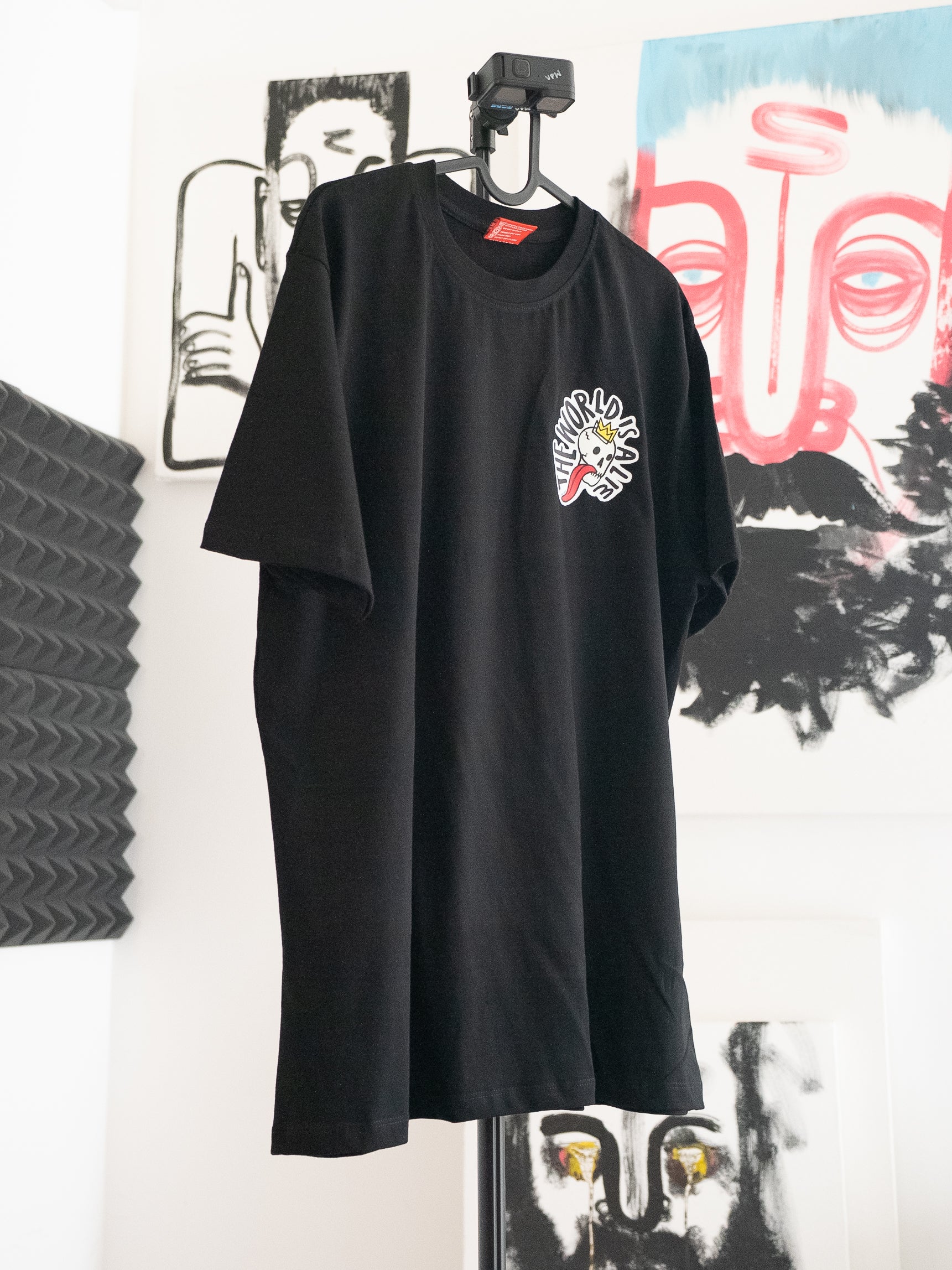 'The World is a Lie' round neck t-shirt