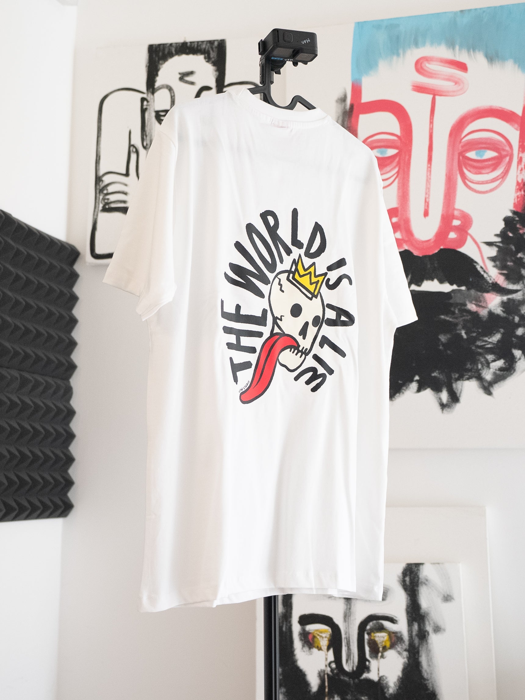 'The World is a Lie' round neck t-shirt