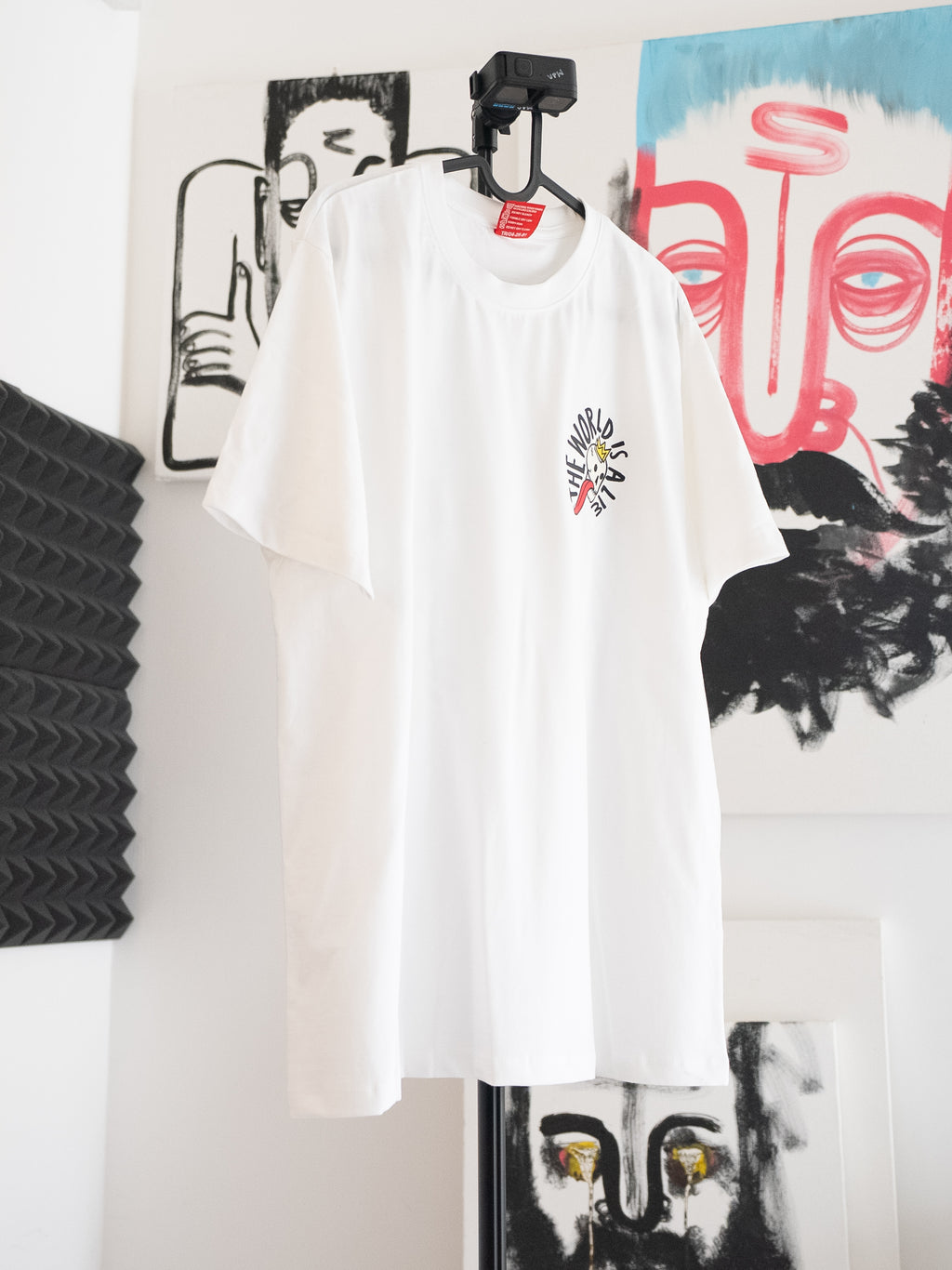 'The World is a Lie' round neck t-shirt