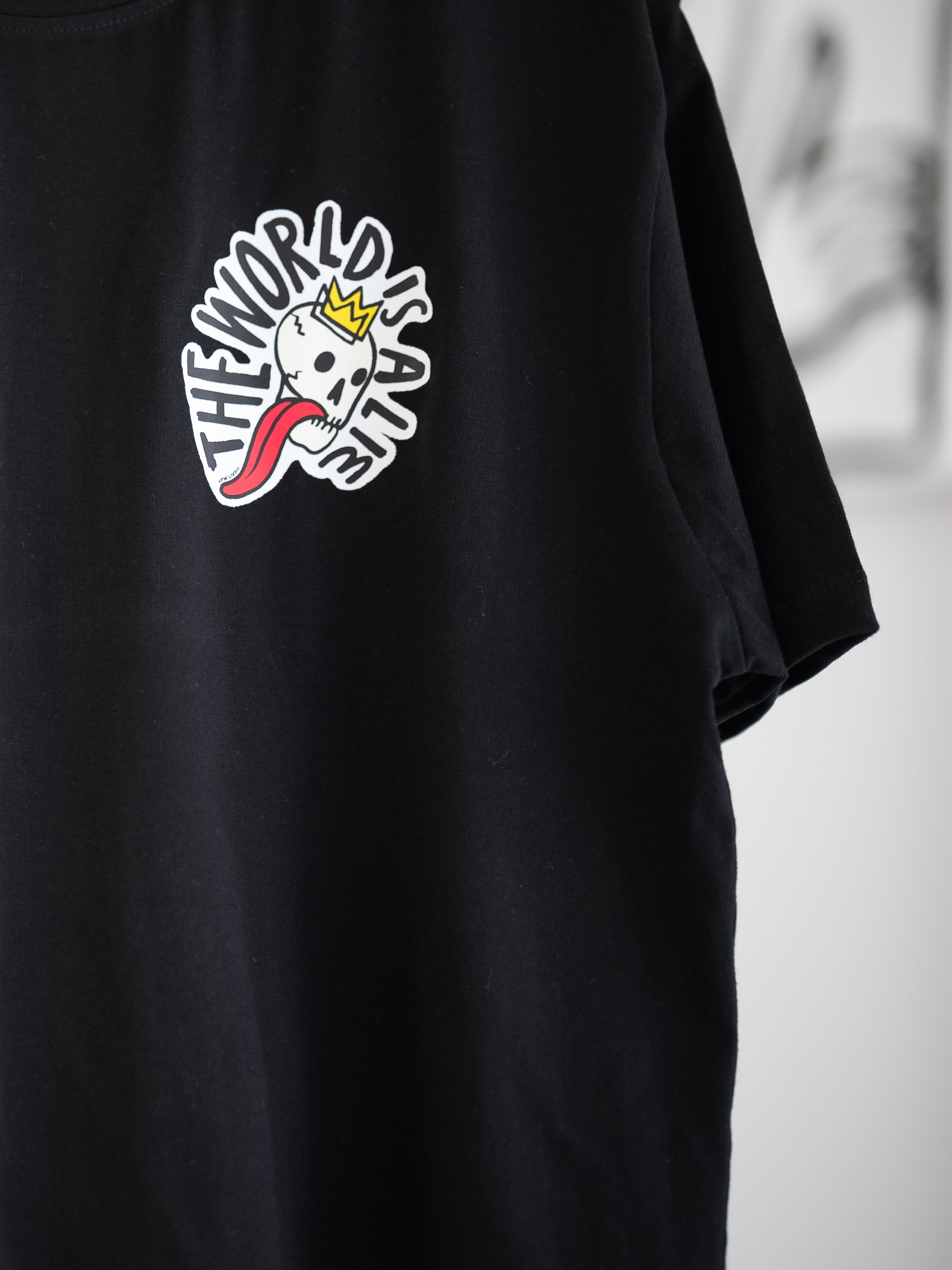 'The World is a Lie' round neck t-shirt