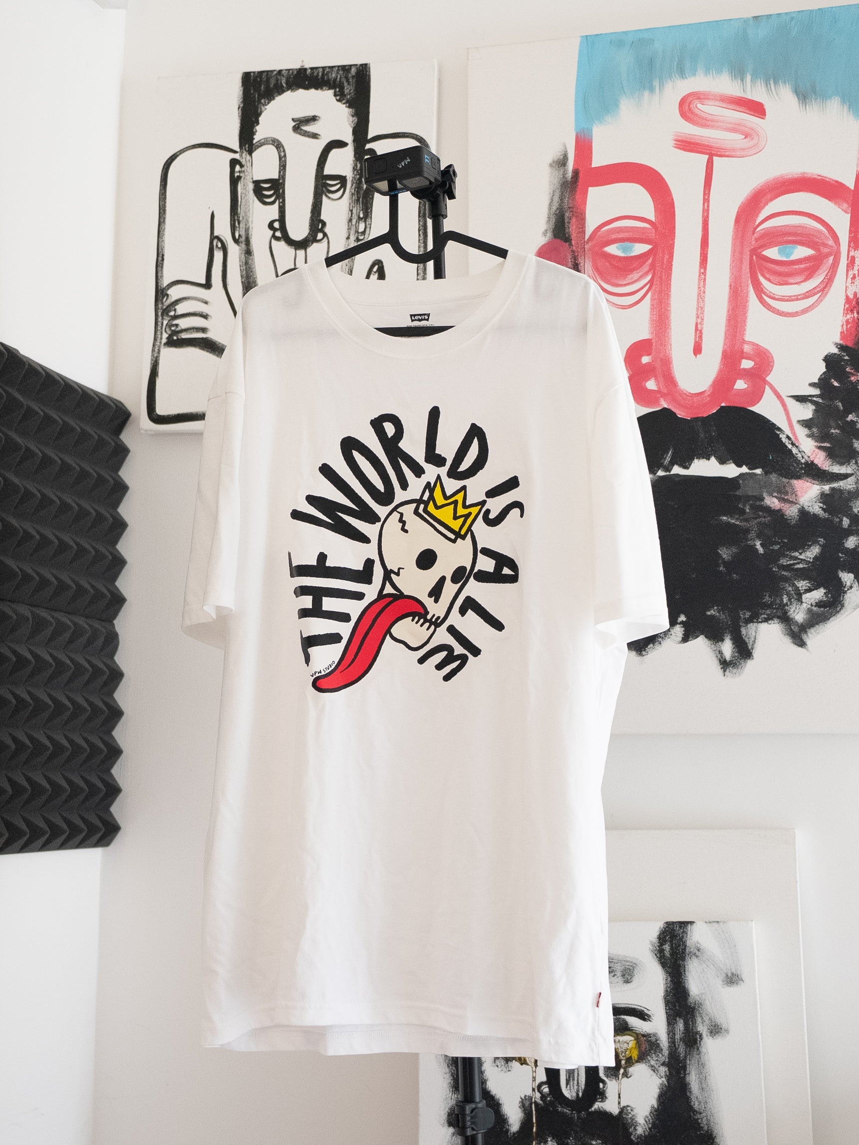 'The World is a Lie' round neck t-shirt