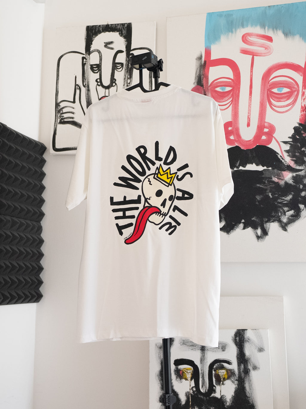 'The World is a Lie' round neck t-shirt