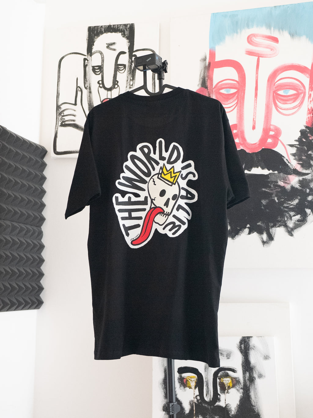 'The World is a Lie' round neck t-shirt