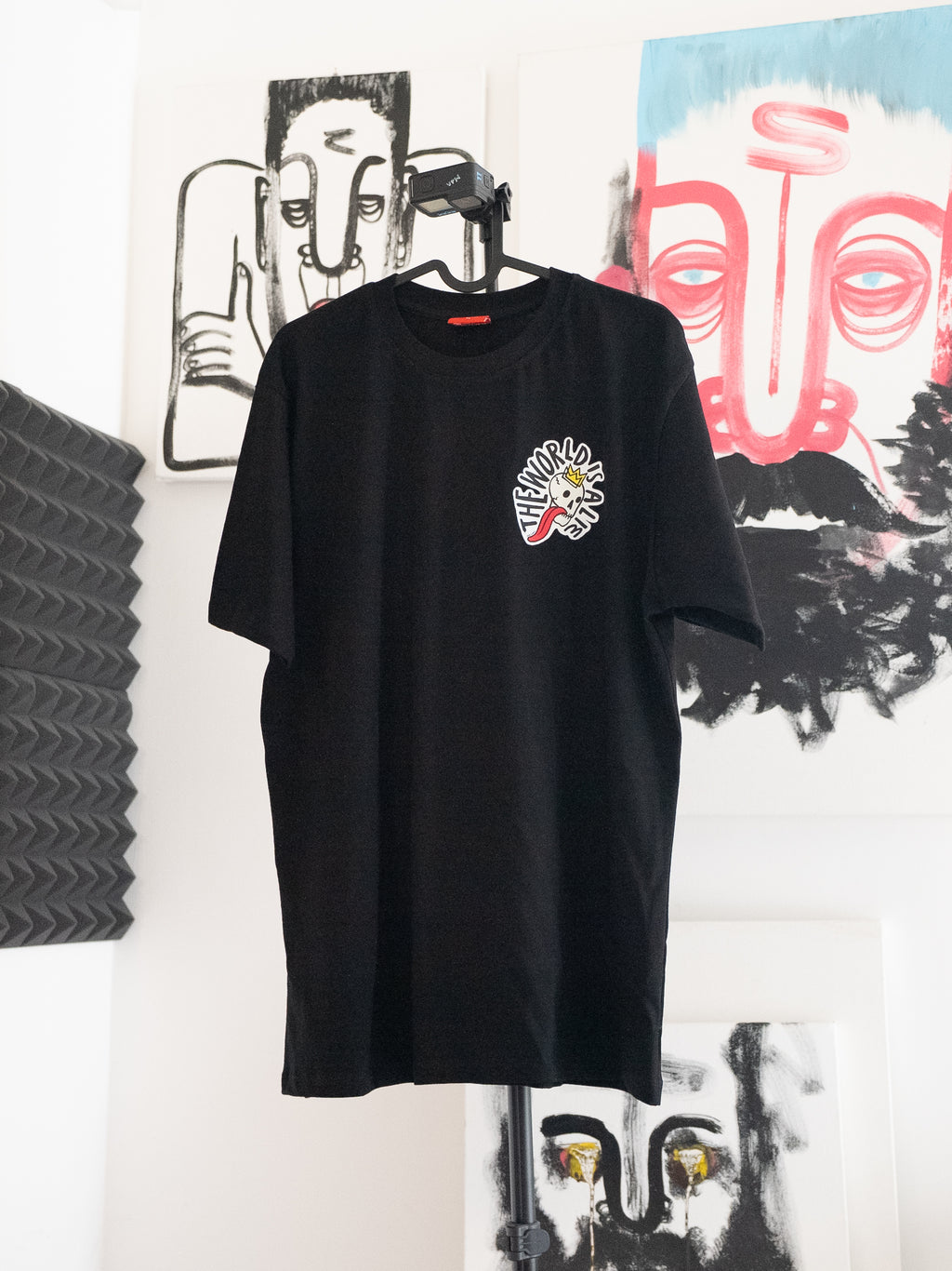 'The World is a Lie' round neck t-shirt