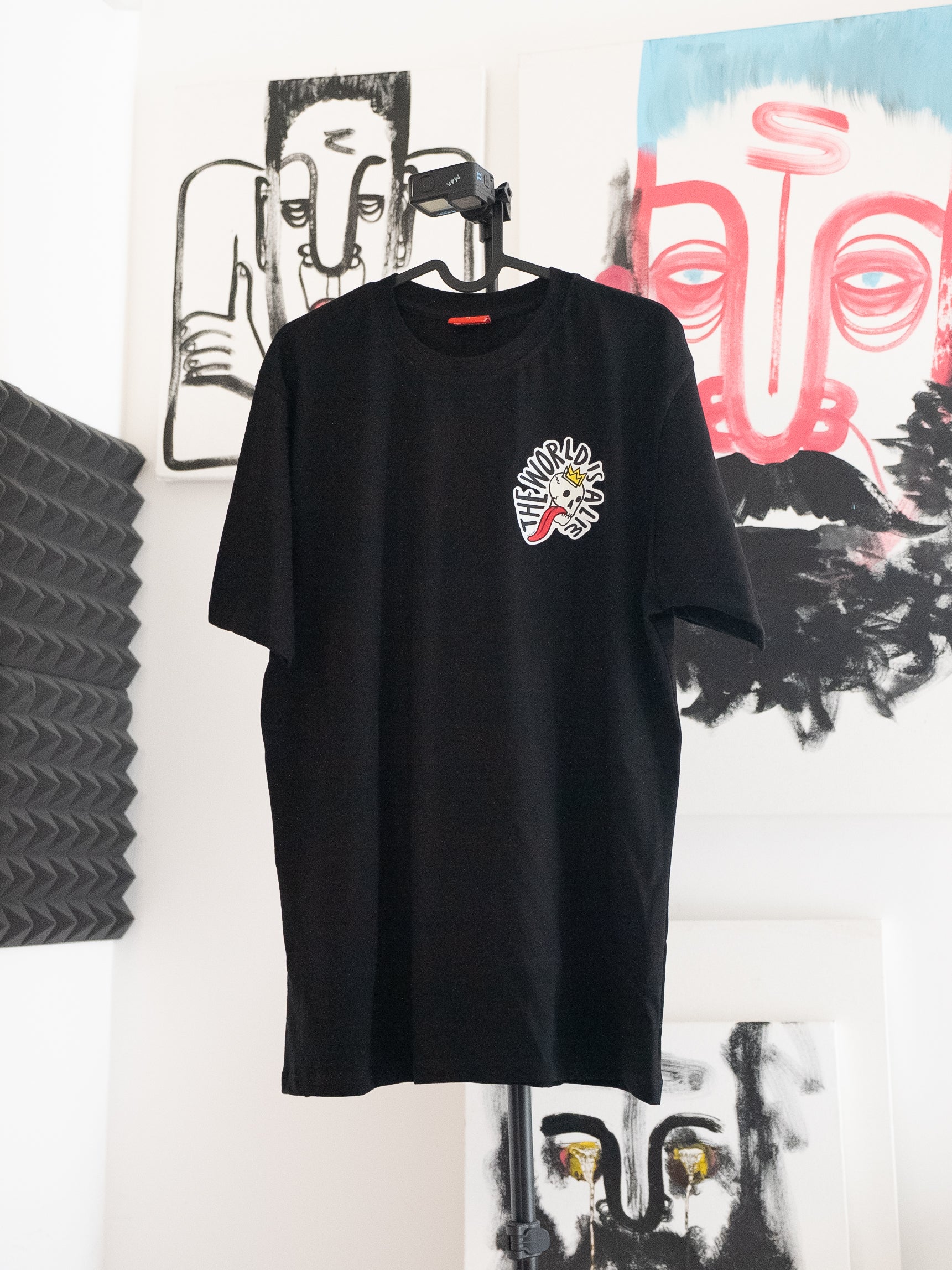 'The World is a Lie' round neck t-shirt