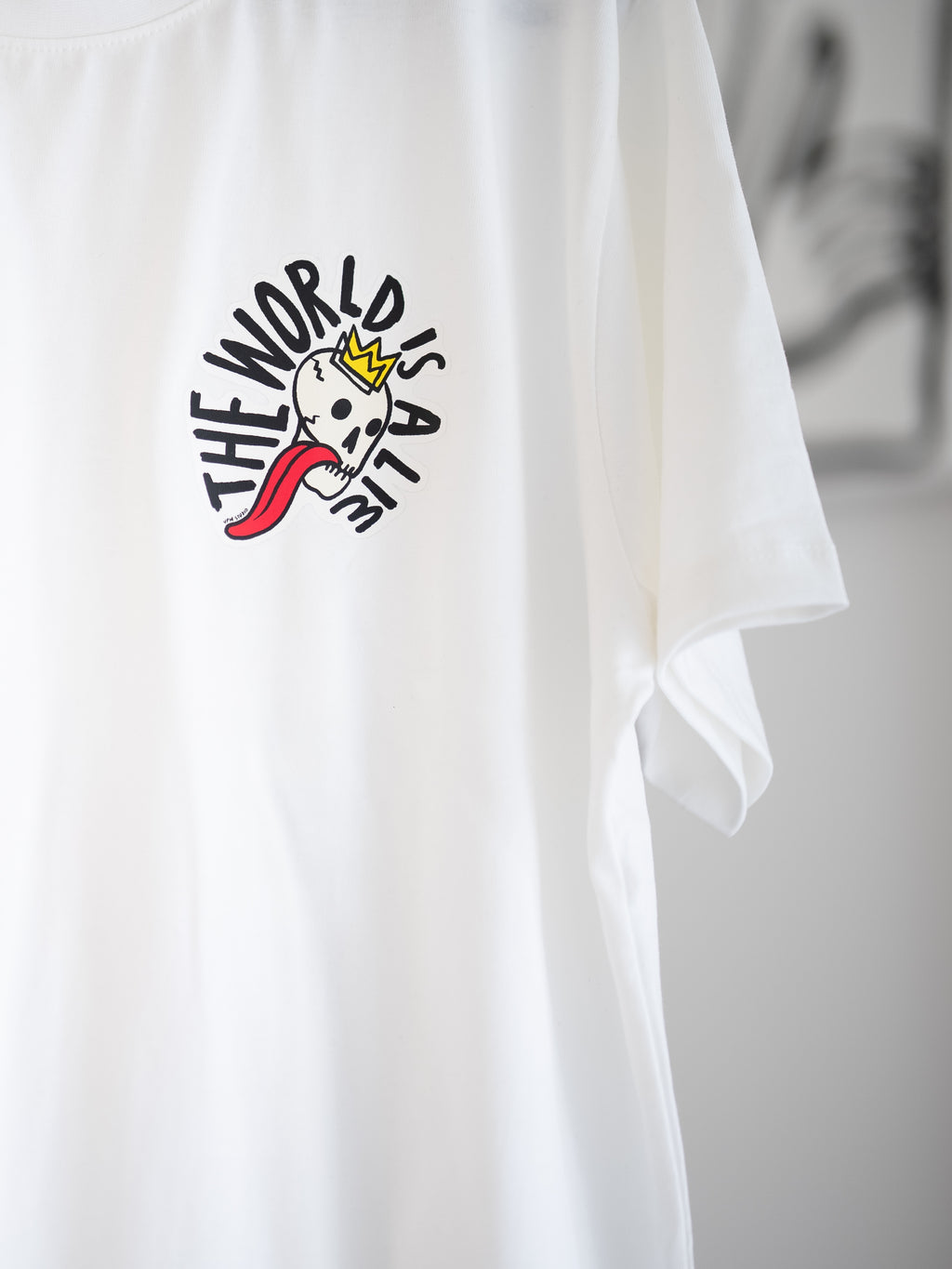 'The World is a Lie' round neck t-shirt